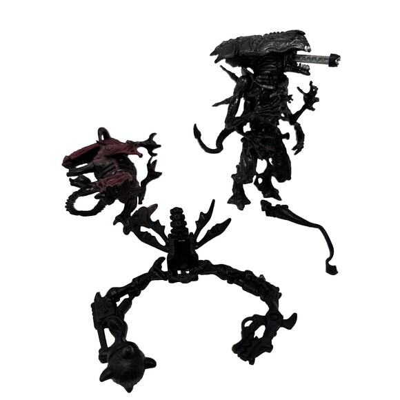 1992 Kenner Alien Queen Alien with Queen Burster 6" + 1994 Alien Bull Figure - Picture 1 of 13